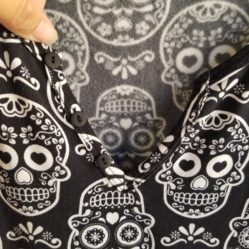 Shosho Bodysuit Pajamas Womens Medium Black White Halloween Sugar Skulls Comfy - Picture 1 of 7